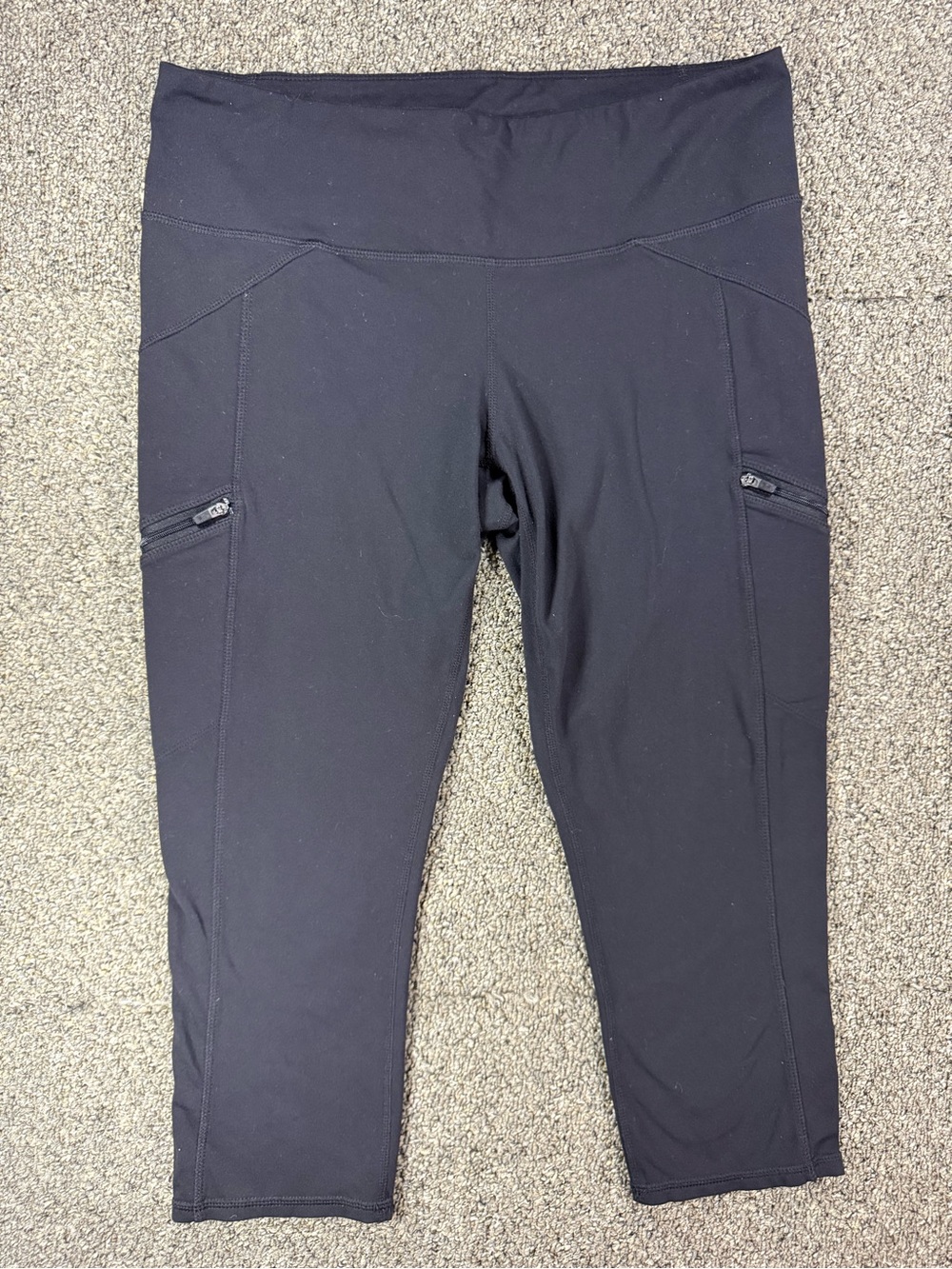 Athleta Black Capri Leggings with Side Zip Pockets